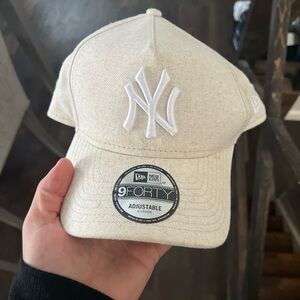 New Era 9Forty A-Frame New York Yankees Adjustable Cap Beige/White